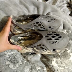 adidas Yeezy Foam Runner MXT GV7904 Moon Gray